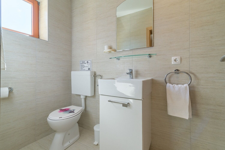 Bathroom 4, Apartments Bosko, Nin