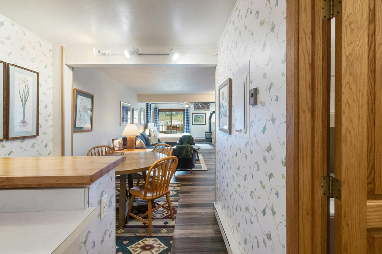 Food & Drinks 5, Crested Butte Mountain Resort Properties by Vail, Gunnison