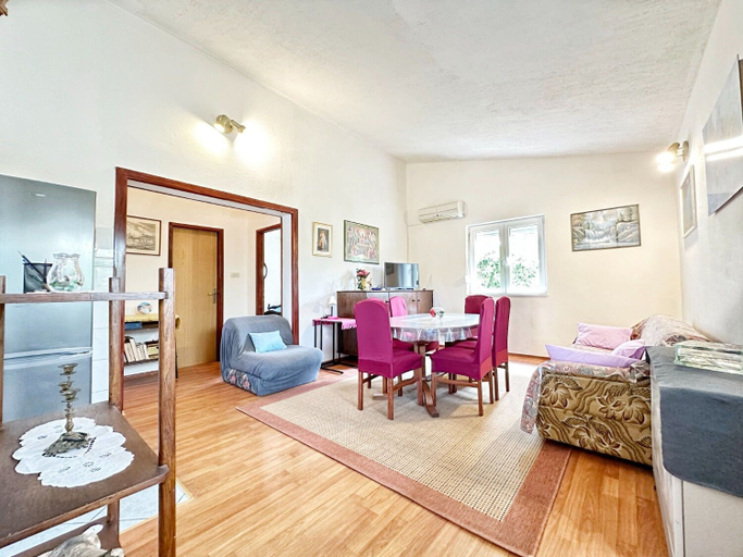 Living room 5, House Tamy - With Jacuzzi, Omiš