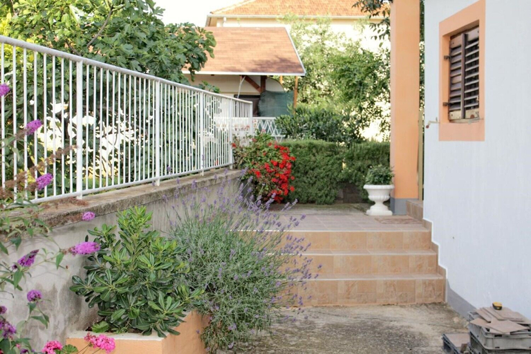 Others 5, Apartments Slavica, Tisno