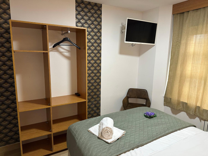 Others 2, Hotel Le Prince, Poitiers Gare, Vienne
