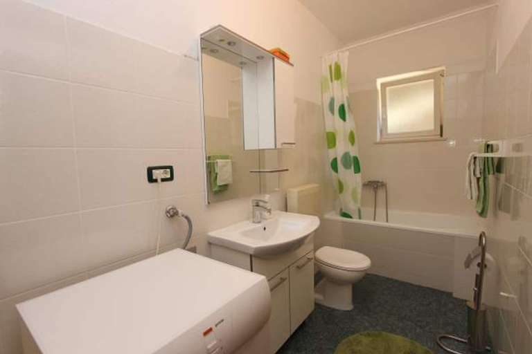 Bathroom 4, Apartments Family, Postira