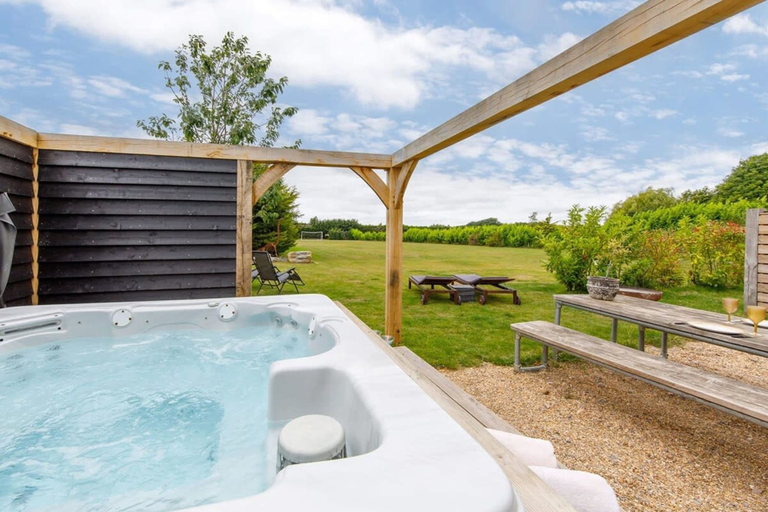 Sport & Beauty 4, Rural Lodge Retreat With Hot Tub, West Sussex