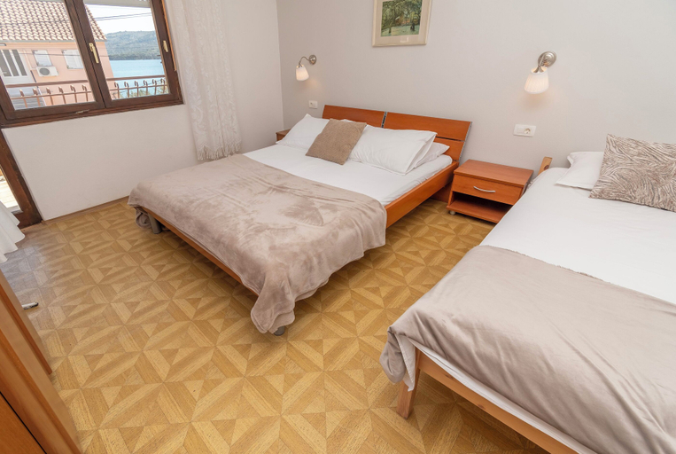Room 3, Apartments Pera, Marina