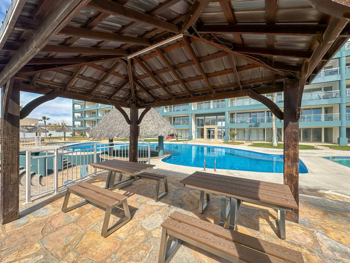 Room 3, Wake Up Close to the Ocean in This 2BR Condo, Puerto Peñasco