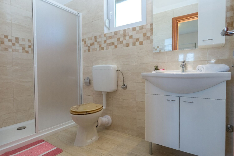 Bathroom 3, Apartments Zvone1, Sali