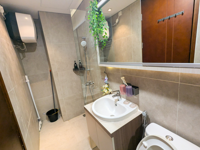 Bathroom 5, S&D Studio 2003 Google TV, SeaView, Pool at Pollux, Batam
