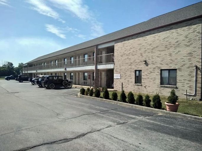 Exterior & Views 1, Hoosier Inn, Jay