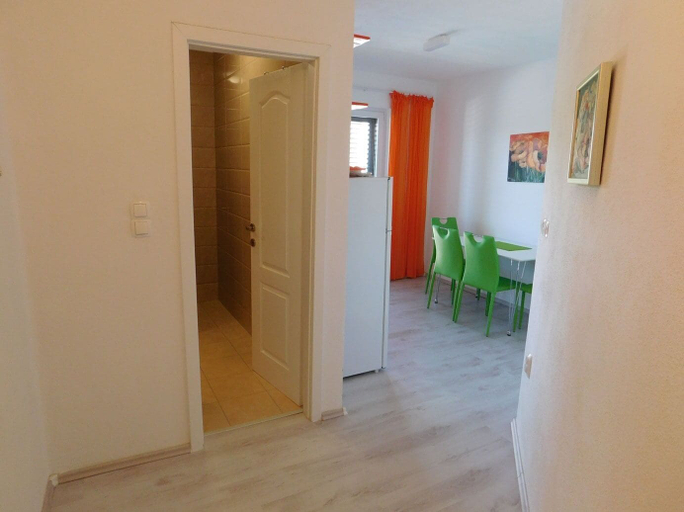 Others 5, Apartments Coloured, Selca