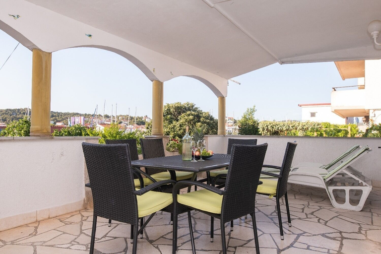 Food & Drinks, Apartment Matija, Tisno