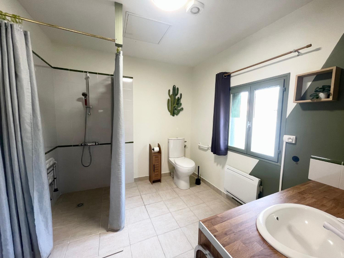 Bathroom 4, Le Village Enchanteur, Dordogne