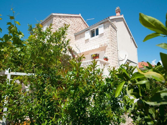 Courtyard 3, Apartment Anec, Supetar