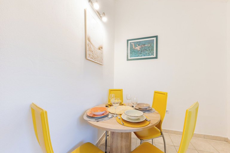 Dining 2, House Edvard, Prgomet