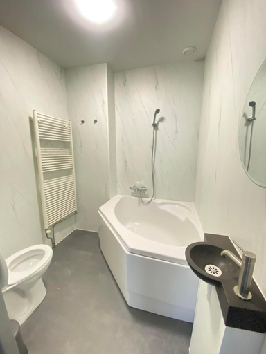 Bathroom 4, Hotel La Noire - Delft City Centre, Delft