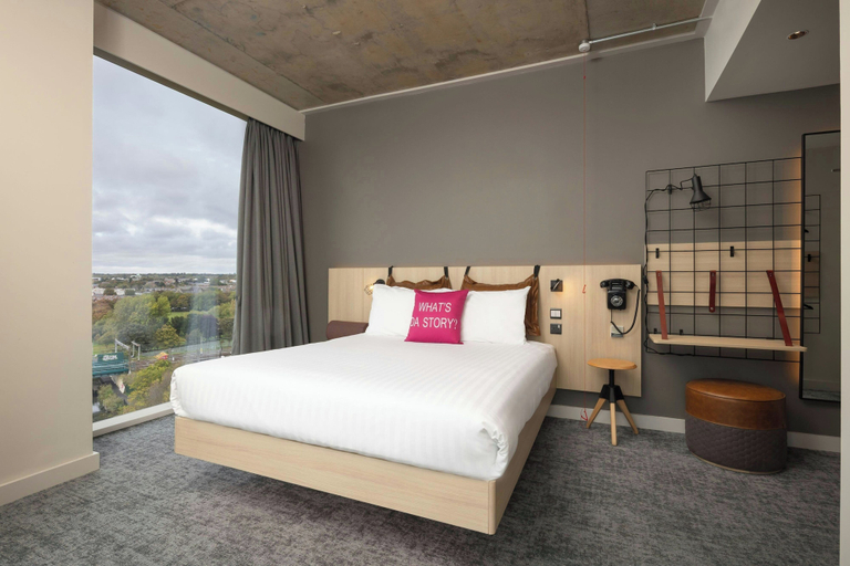 Bedroom, Moxy Dublin Docklands, Dublin