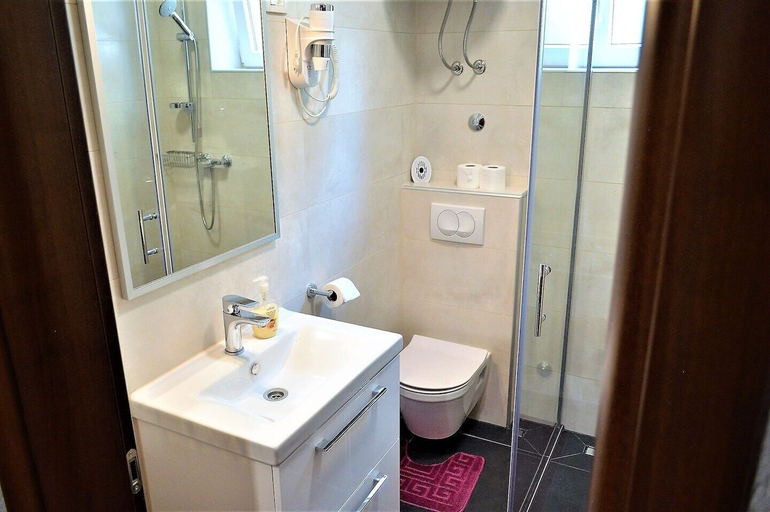 Bathroom 3, Apartments Leonard, Poreč