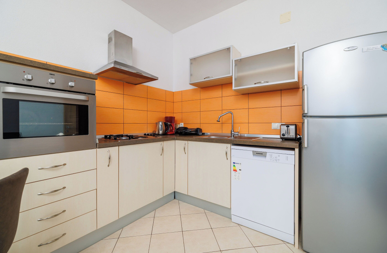 Private kitchen 5, Apartments Domagoj, Karlobag