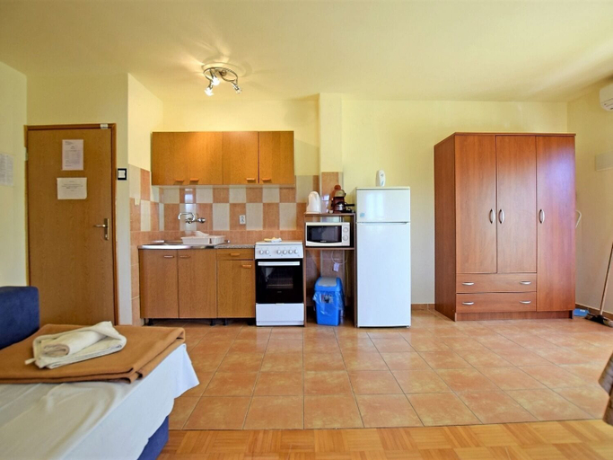 Others 5, Apartments Mari, Starigrad