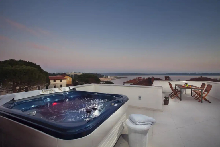 Others 5, Villa Vera, Novigrad