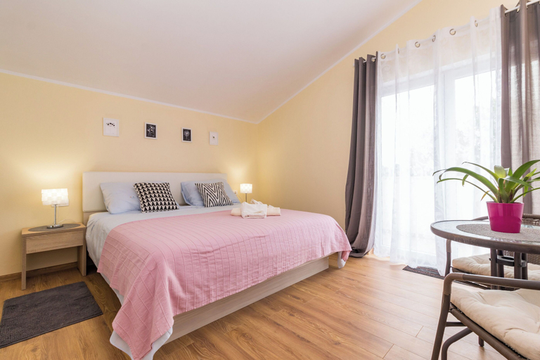 Room 5, Villa May, Tinjan