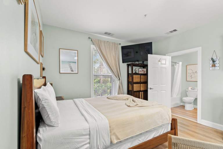 Interior 5, World Tour 104-101b, Horry