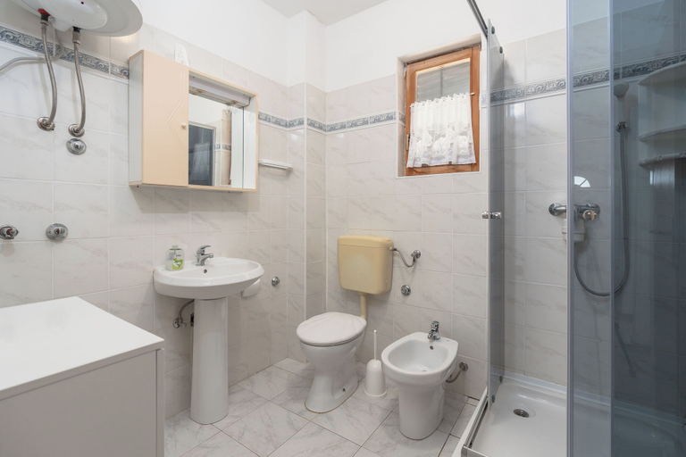 Bathroom 4, Apartments Snjeza, Vir