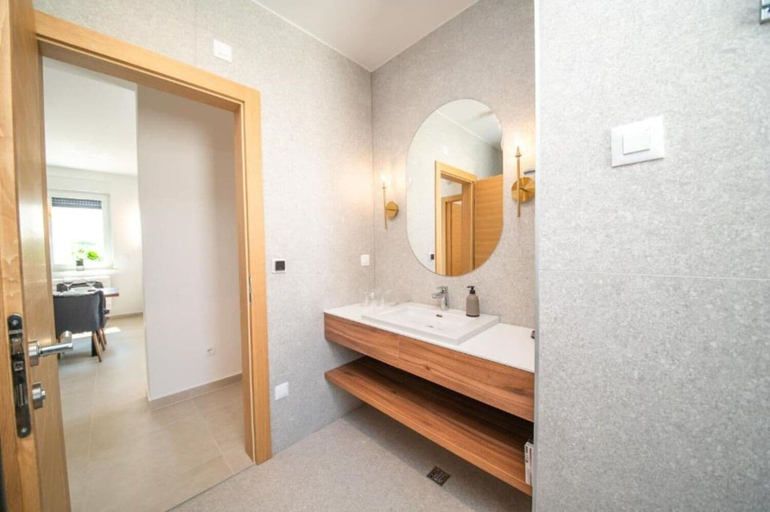 Bathroom 3, Apartments Vrsi, Nin