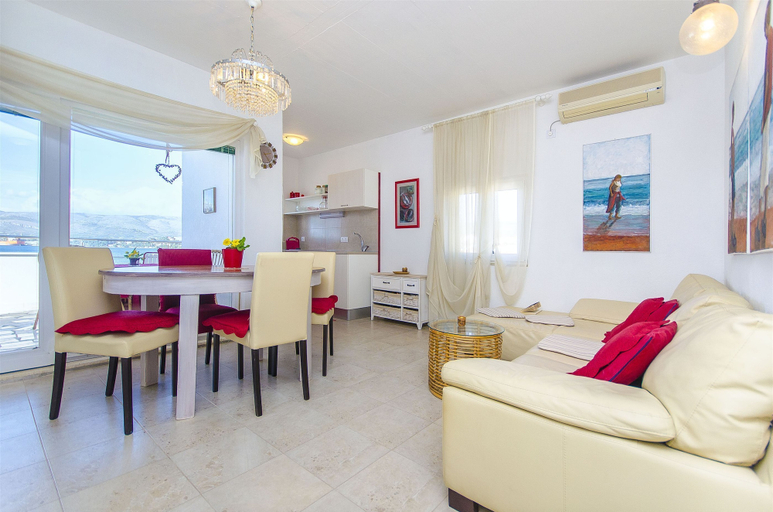 Living room 4, Apartments Duga, Okrug