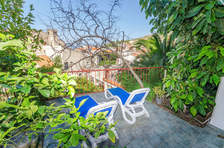 Others 4, Apartments Natasa, Podgora