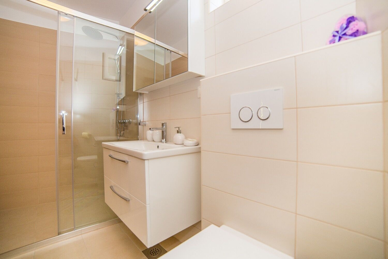 Bathroom 3, Apartments Saga 2, Omiš
