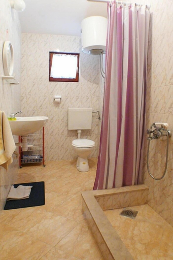 Bathroom 3, Apartments Mari, Blato