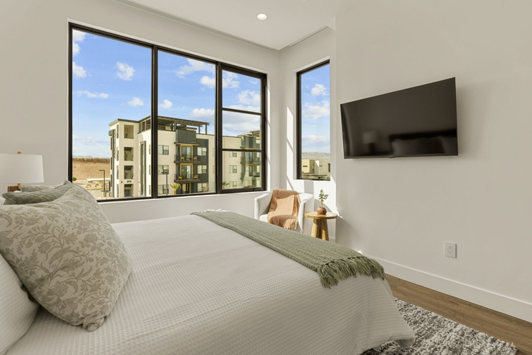 Room 4, Pearl Beach B+c 6 Bedroom Home, Washington