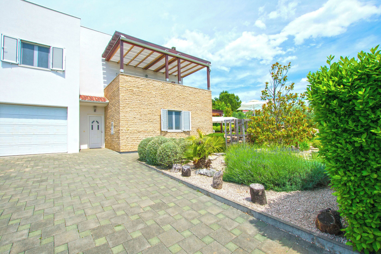 Building design 2, House Srecko, Polača