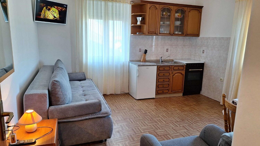 Others 4, Apartment Zvone, Sali