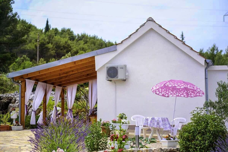 Terrace/patio 3, House Marie's Lavander Dream, Šibenik