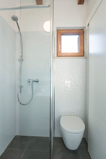 Bathroom 2, Villa Rina, Marčana