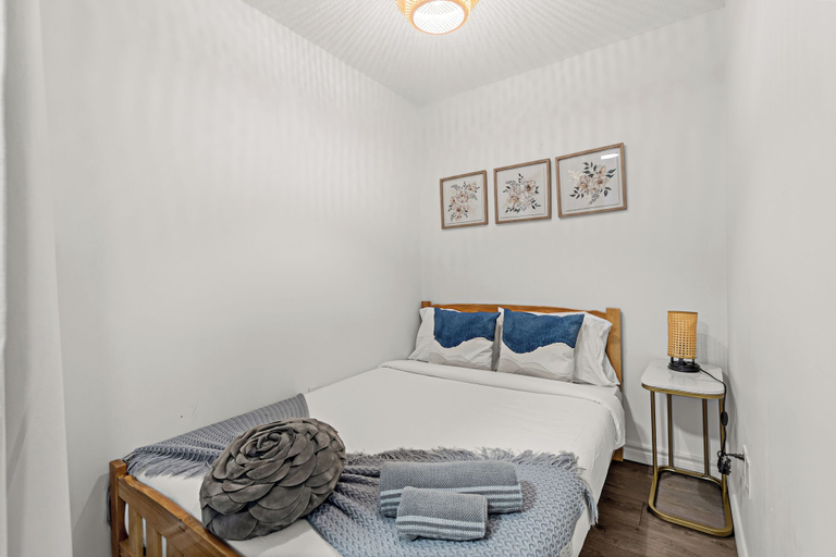 Room 5, Toronto Harbour Suites, Toronto