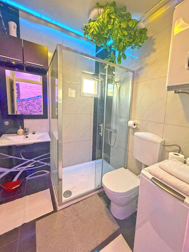 Bathroom 2, Apartments Dali, Nin