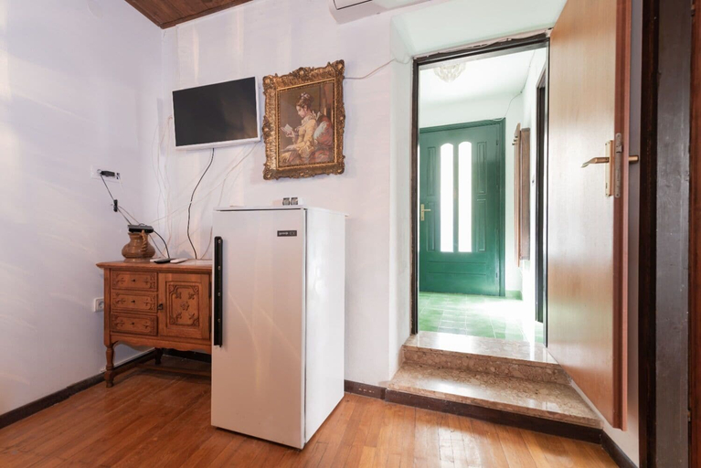 Interior entrance, Apartments Sonja, Kali