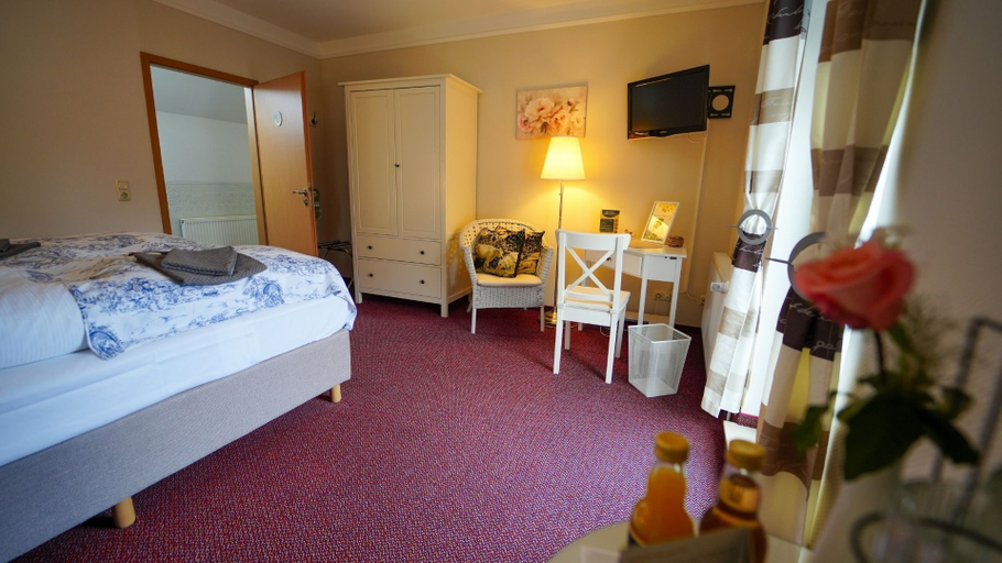 Bedroom 3, Gemeinschaftshof Mahlwinkel, Börde