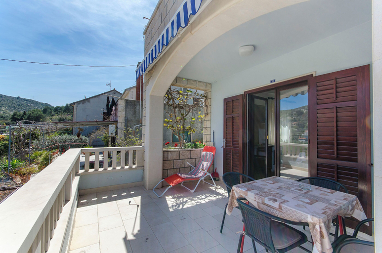 Others 5, Apartments Gogi, Postira