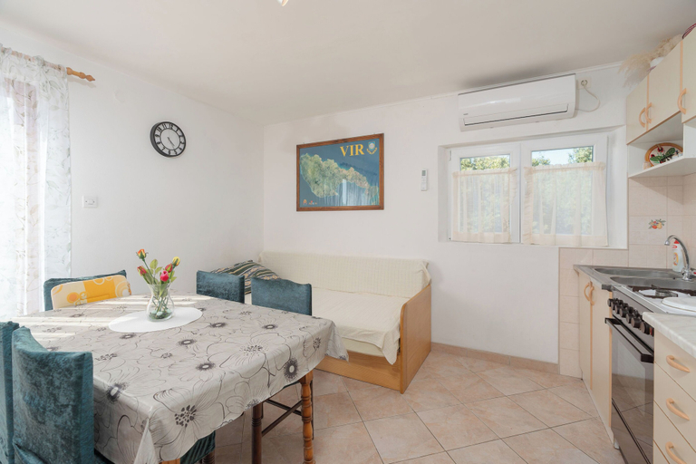 Others 4, Apartments Darko, Vir