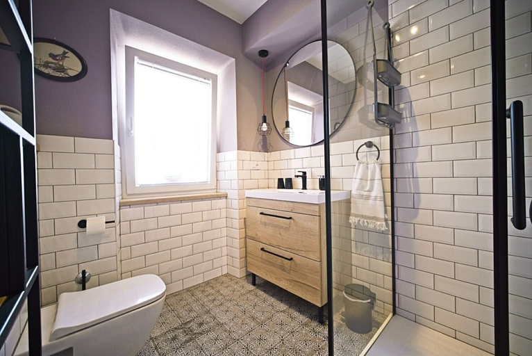 Bathroom 2, Apartment Afitojen, Postira
