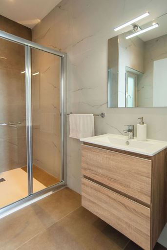 Bathroom 3, Orbis Boutique Studios by Holi