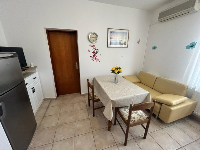 Others 4, Apartments Raste, Tisno