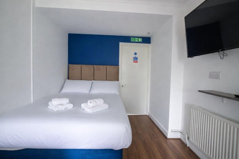 Room 5, Airport Lodge, Birmingham