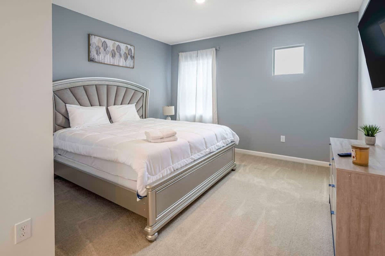 Room 2, NBA Dream Mansion 15BR Luxury Villa w Pool, Osceola