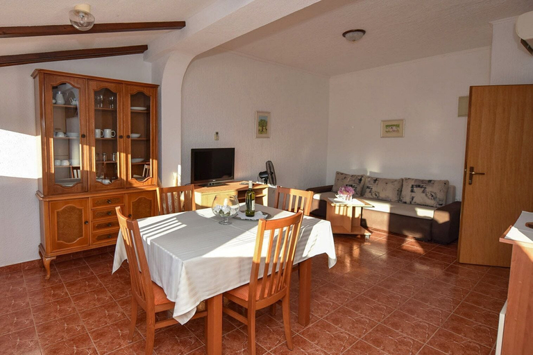 Food & Drinks 4, Apartments Mandre Near sea, Pag