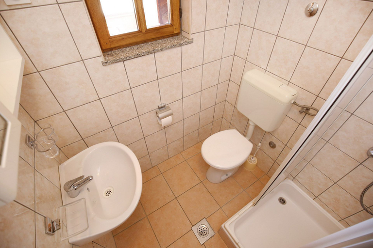 Bathroom 3, Apartments Armitage, Privlaka