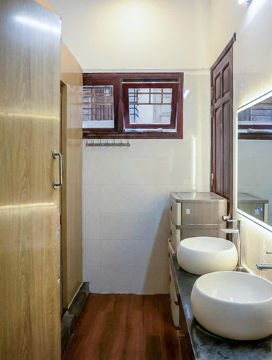 Bathroom 4, Tuna Homestay Experience, Tây Hồ